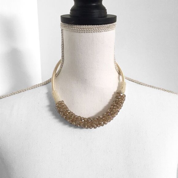 Francesca’s Collections Champagne Crystal Rounded Collar Statement Necklace - Picture 4 of 4